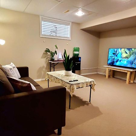 Saskatoon Lashyn Cove Homestay Buitenkant foto