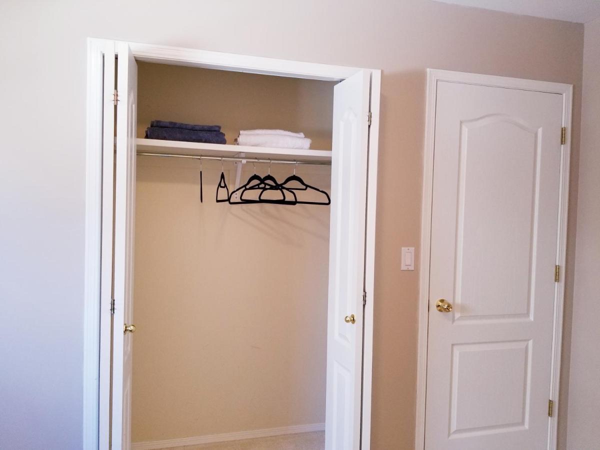 Saskatoon Lashyn Cove Homestay Buitenkant foto