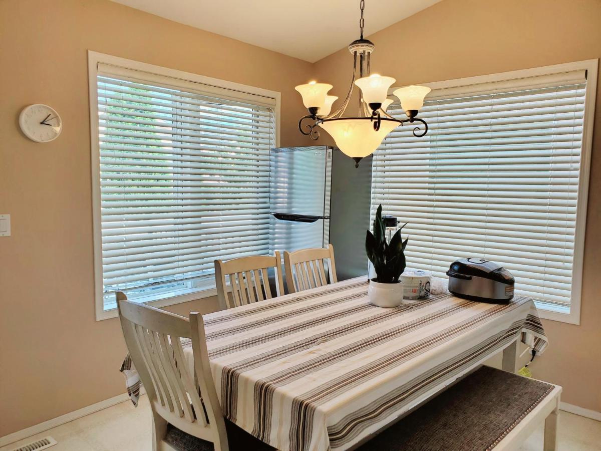 Saskatoon Lashyn Cove Homestay Buitenkant foto