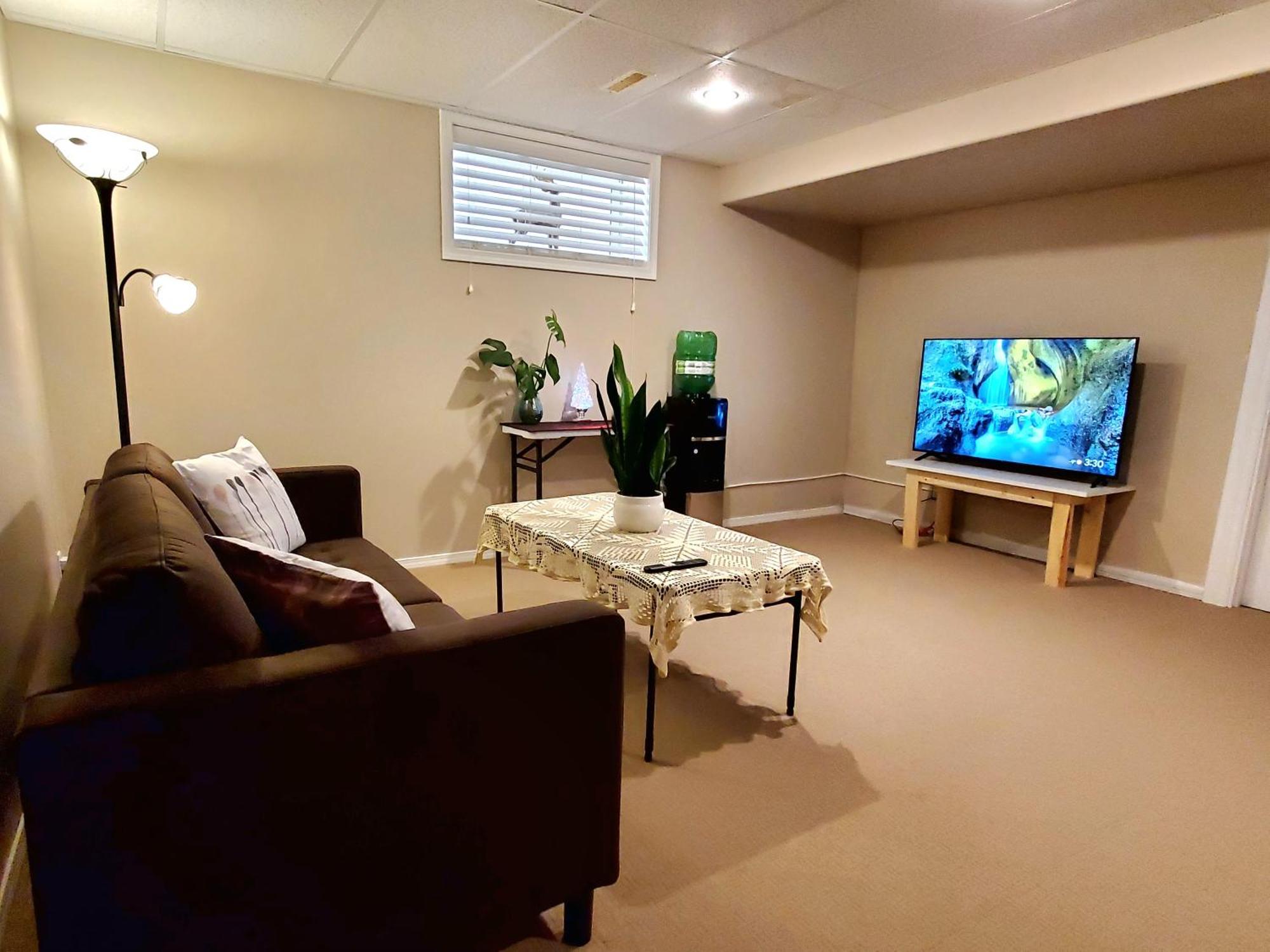 Saskatoon Lashyn Cove Homestay Buitenkant foto