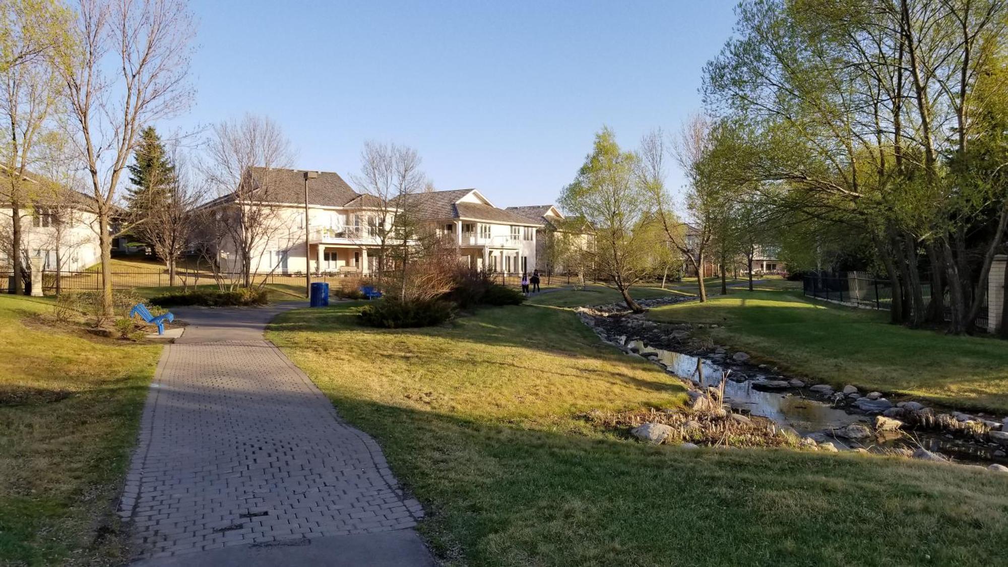 Saskatoon Lashyn Cove Homestay Buitenkant foto
