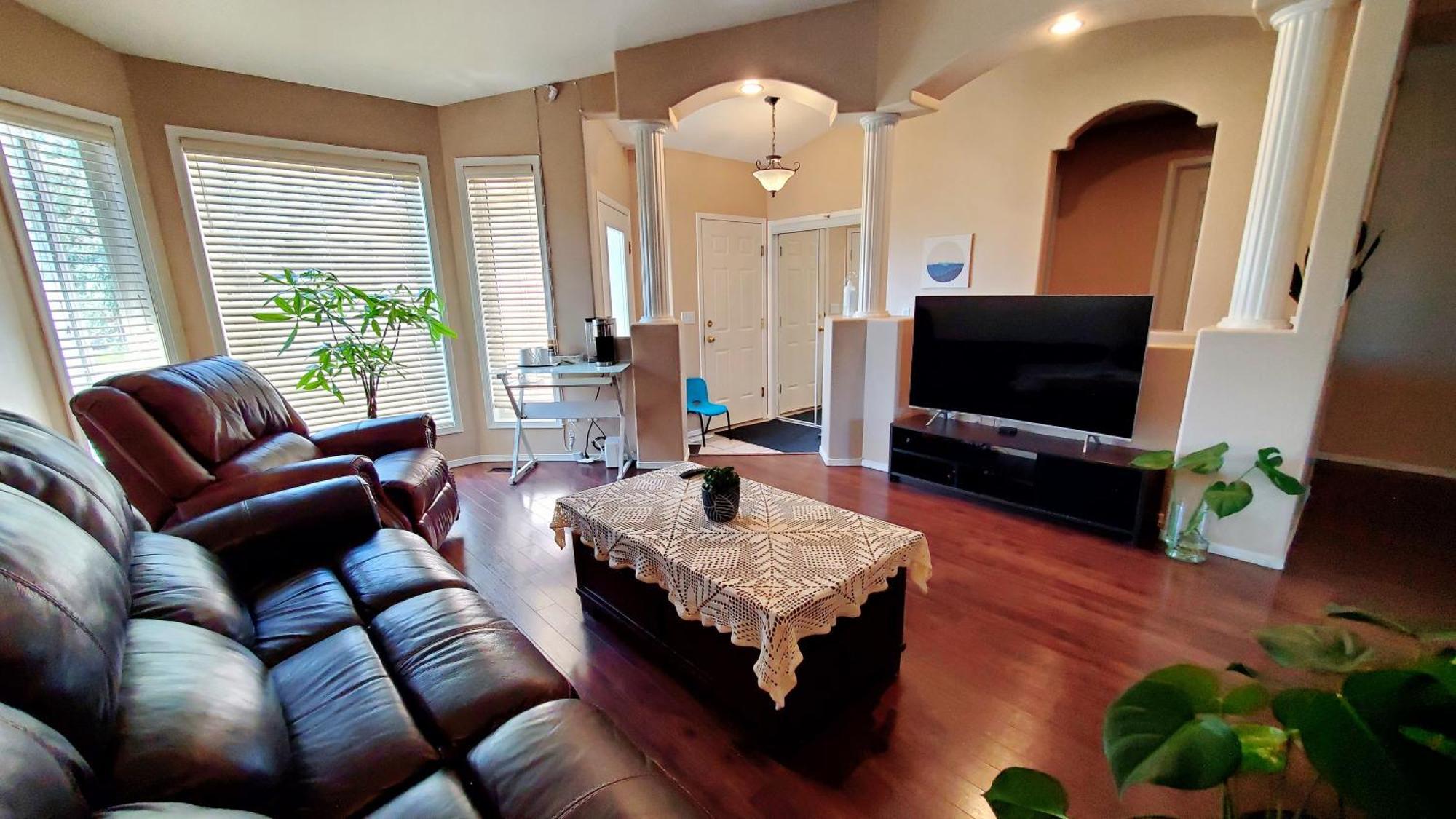 Saskatoon Lashyn Cove Homestay Buitenkant foto