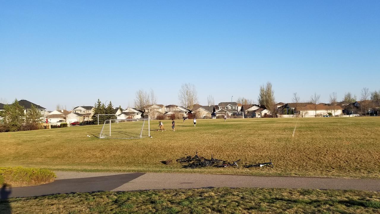 Saskatoon Lashyn Cove Homestay Buitenkant foto