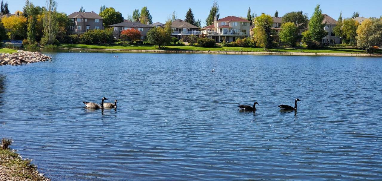 Saskatoon Lashyn Cove Homestay Buitenkant foto