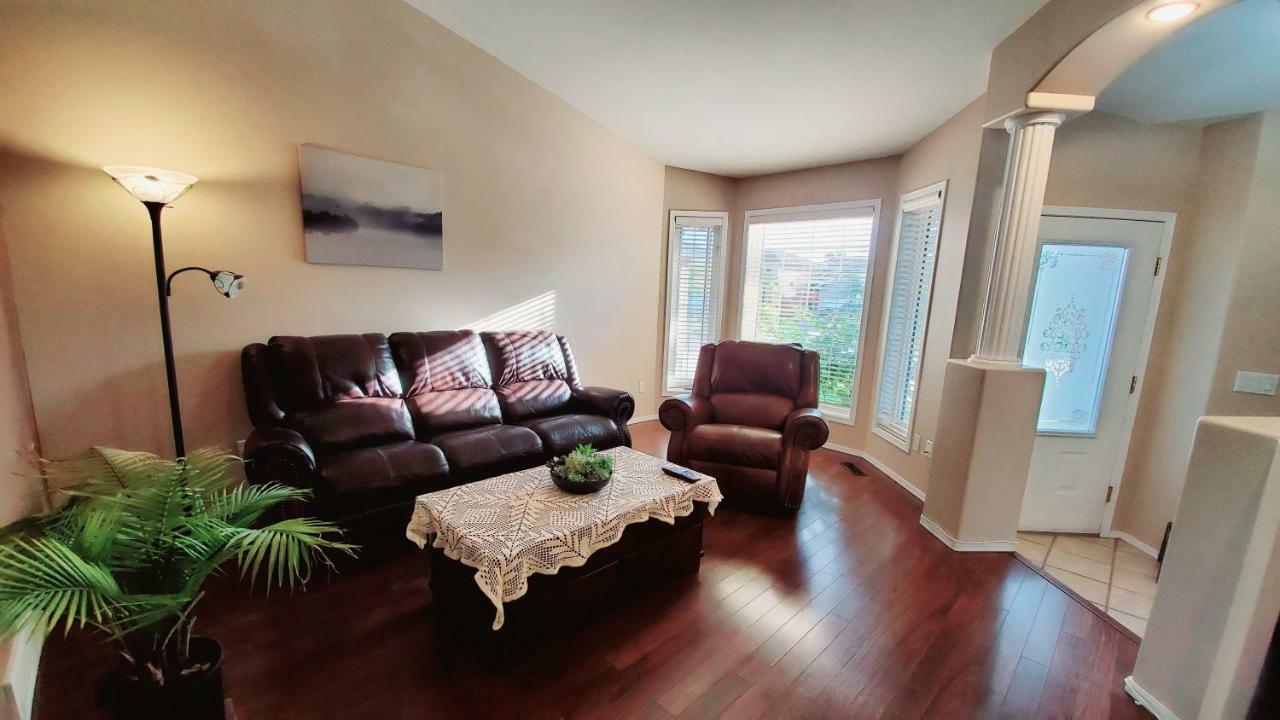Saskatoon Lashyn Cove Homestay Buitenkant foto